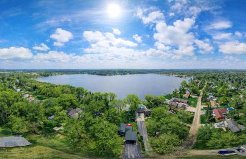 Lakefront Retreat with Views and Decks and Fire Pit - Foto 43