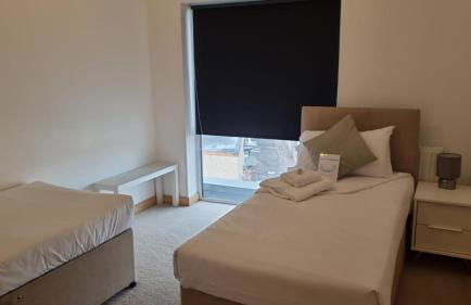 Modern 2 bed flat with balcony - Foto 14