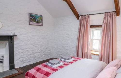 Characterful and quirky cottage in beautiful Pembs - Photo 14