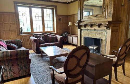 Historic Tudor with River Views & Fun Gaming Room - Foto 45
