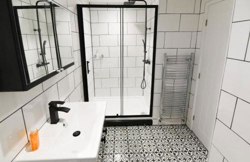 Modern Home in Royston, Free Off-Street Parking, Perfect for Families, Contractors & Work - Foto 4