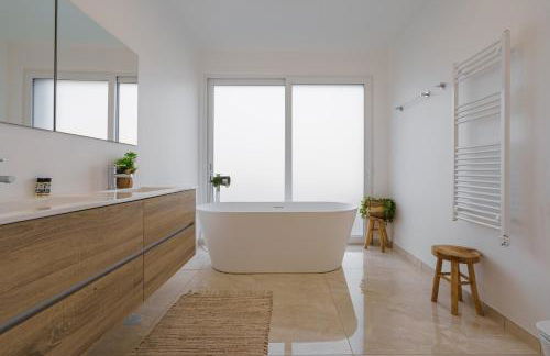 Paradise Villa, luxury villa near the beach - Photo 15