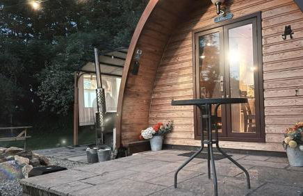 Luxury Hot Tub Glamping with Outdoor Cinema near Newborough Beach – Llanfair Hall - Foto 5