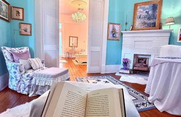 4BR 3 BA HUGE, Balcony, Cemetery, Streetcar sleeps 8! - Photo 67