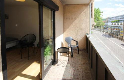 ALFA Apartment Stuttgart Mitte 2 Zimmer City-Lage Berliner Platz Balkon Netflix Küche WM l 2BR 5 Beds 6 People l Fully equipped Kitchen & Bathroom - Foto 4