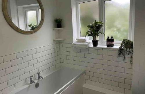 Rhianfa 4 bedroom house minutes walk from the beach - Photo 48