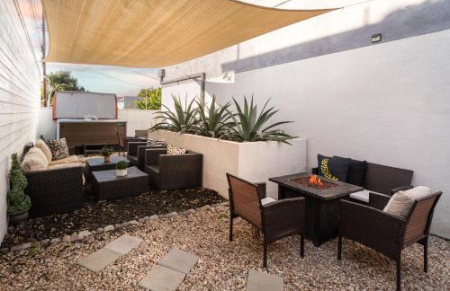 Spacious Luxury Villas in the heart of LA! Free parking and Jacuzzi - Photo 16