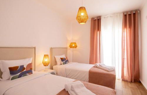 Luxuosa Villa com Piscina, Garagem e Vista Mar - Foto 5