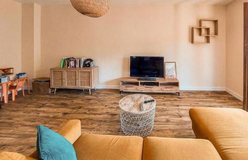 Awesome Home In Fréjus With Kitchen - Foto 5