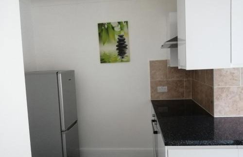 Lovely 3 Bedrooms Flat Near Romford Station With Free Parking - Foto 7