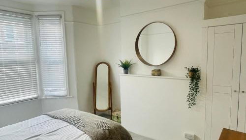 Newly Refurbished City Centre House With Parking - Foto 5, wardrobe