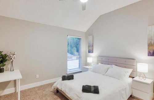 Captivating 6BR 3B Home with Pool & Fire Pit - Foto 63