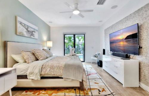 Lynoras Luxe Estate 3 bedroom 3 bath with Modern Design and Heated Pool - Foto 25