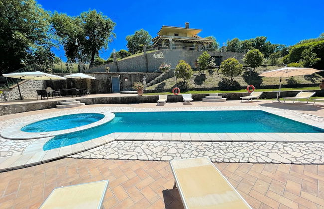 Pool, Jacuzzi and Events Room - Charming Villa in Umbria - Sleeps 24 - Lake View - Foto 64
