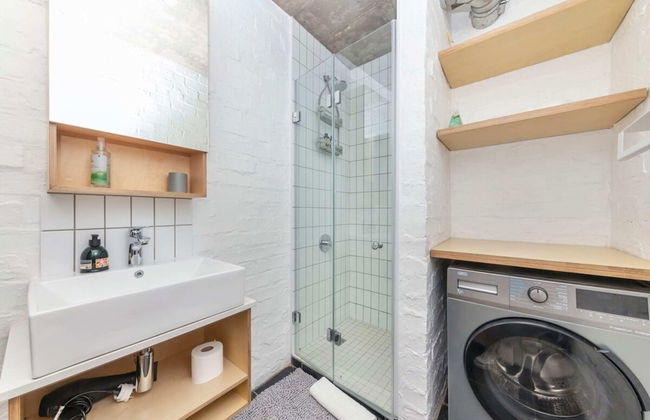 Seaside Studio Apartment, 9 Mins to Queens Beach! - Photo 10