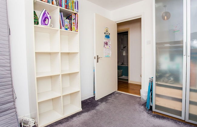 Charming Peaceful 2 Bed with Parking and Garden - Photo 3