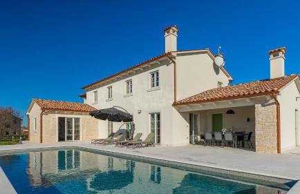 Beautiful villa Jurasi with outdoor pool in Tinjan - Foto 1