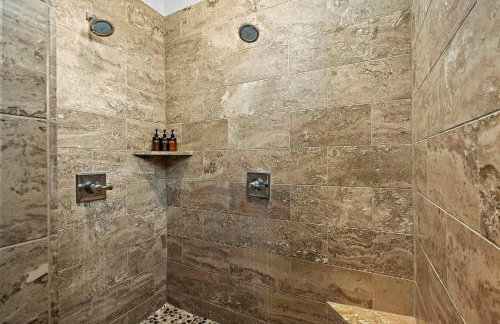 Lake Travis Luxe Villa - 4BR, Pickleball & BBQ - Foto 20