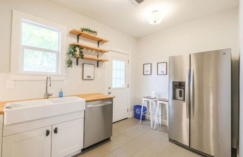 Lindale Charming Home Sleeps 4 Yard WiFi - Foto 19