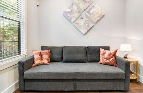 Downtown home with WiFi, central AC, furnished rooftop deck, and full kitchen - Foto 13