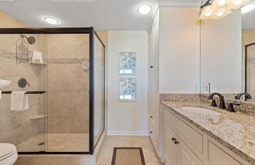 Captain's Quarters Upscale 3 Bedroom Condo - Foto 20