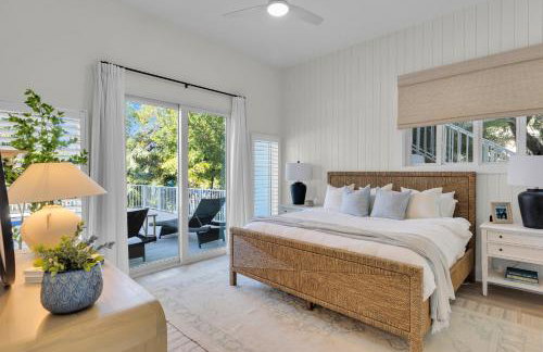 NEW LISTING! Reel Joy Waterfront Luxe with Pool and Private Dock home - Foto 11