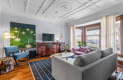 Historic & Spacious 3 Bedroom Family Gem on Peaceful Street - Foto 35