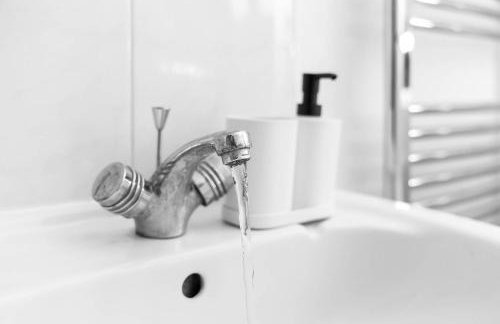 3 Bedroom House - Garden - Parking - Interior Designed - Netflix - Wifi - 52H - Foto 18