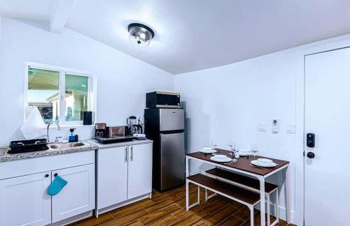 Phoenix Retreat - Studio with King Bed - 10 min from Airp - Unit C - Foto 4