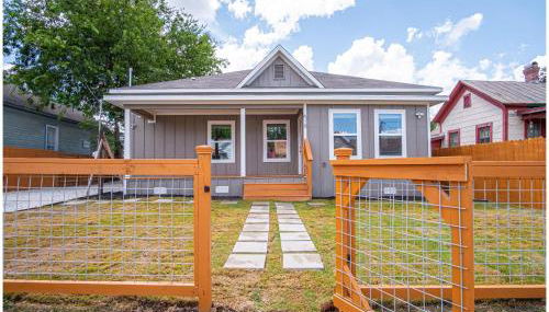 Seize the Moment! 4br/3ba Gem w/ Downtown Views! - Foto 2