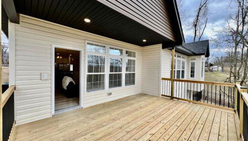 Beautiful NEW Ranch Home with a large deck and games - Foto 2
