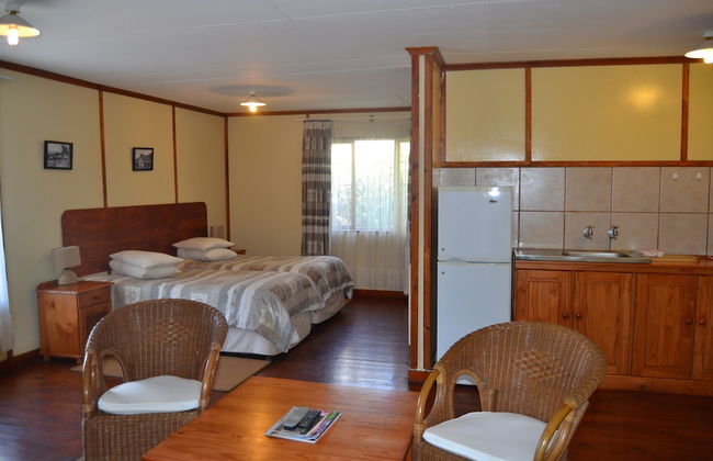 Log Cabin & Settlers Village - Photo 16