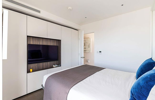 Luxurious 3-bed Sky-high Battersea Gem - Foto 1