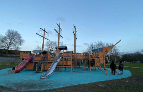 Modern 1-Bed - Free Parking - WiFi - Near Station - Foto 16