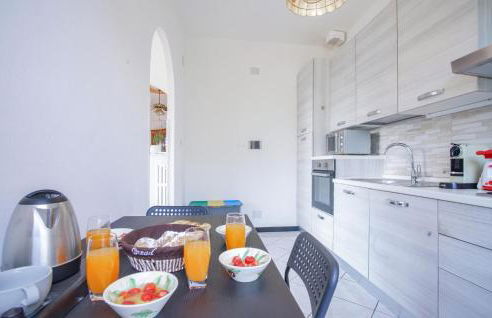 3 Bedroom Amazing Apartment In Avegno - Foto 26