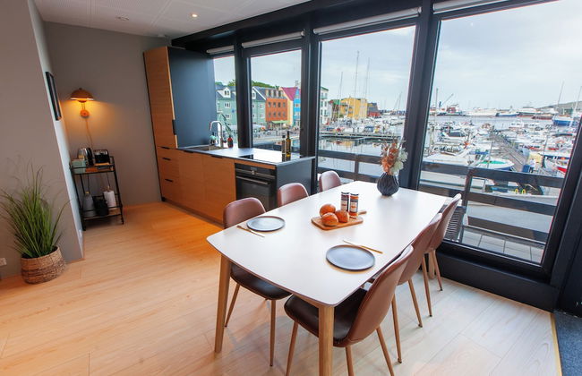 Stunning Marina View - Brand New - City Center - Photo 20