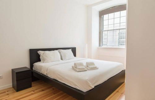 Central Lisbon Flat by Pink St - Photo 13