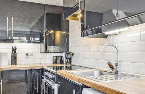 Cozy Riverside Cottage in Hertford Town with Parking - Foto 26