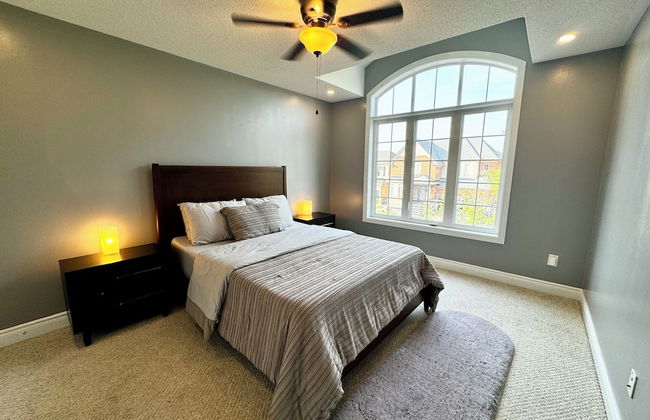 Spacious 4-Bedroom Retreat - Photo 9