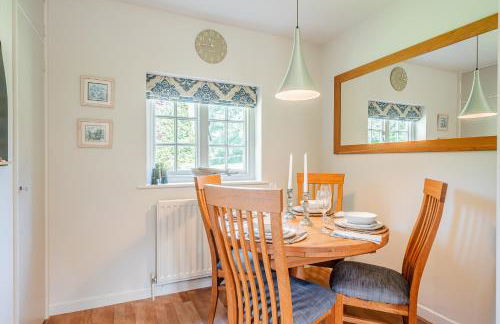 Beautiful Riverside Cottage with Large Garden, 2BR - Photo 5