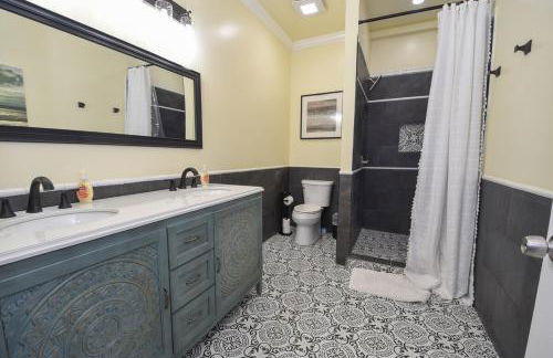 Luxe 6BR Escape Sleeps 24, Private Parking only 5min to Mid&Dtwn ATL - Foto 28