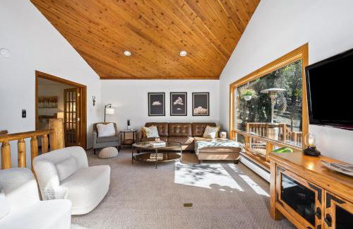 Nestled Inn Vacation Home Rental Evergreen - Trails, Views, Hot Tub, Skiing! - Foto 11