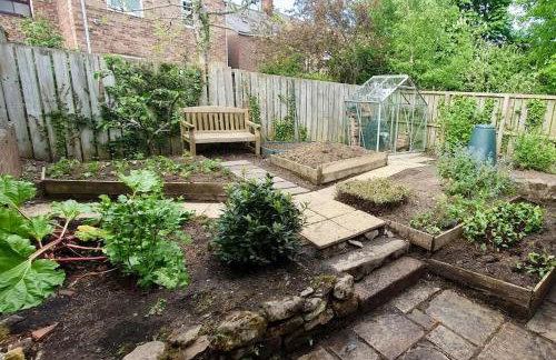 Rhubarb Retreat - Stylish House, Sleeps 5, 10 mins to Durham City & Parking & Garden - Foto 49