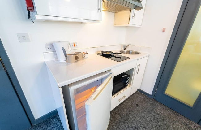 Cosy Spacious Studio Available - Photo 5