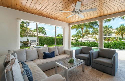 Seven Palms Waterfront- Private Dock, Heated Pool & Lanai -Walk to beach! by Maven Vacation Rentals - Foto 32