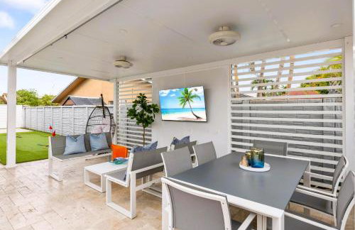 Spectacular Miami- Htd Pool,5 Bdrooms ,MiniGolf, Playground, Baby Items, BBQ - Photo 2