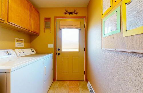 Pool and Beach Access! Lake Arrowhead Hideaway - Foto 17