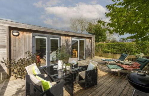 Cedar Lodge, Strawberryfield Park - Photo 31