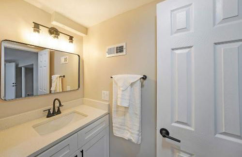 Kennesaw Komfort Home for 8 - Foto 26