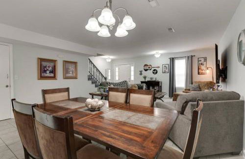 Beautiful 3 Bedroom- free parking 2M to Broadway - Foto 25